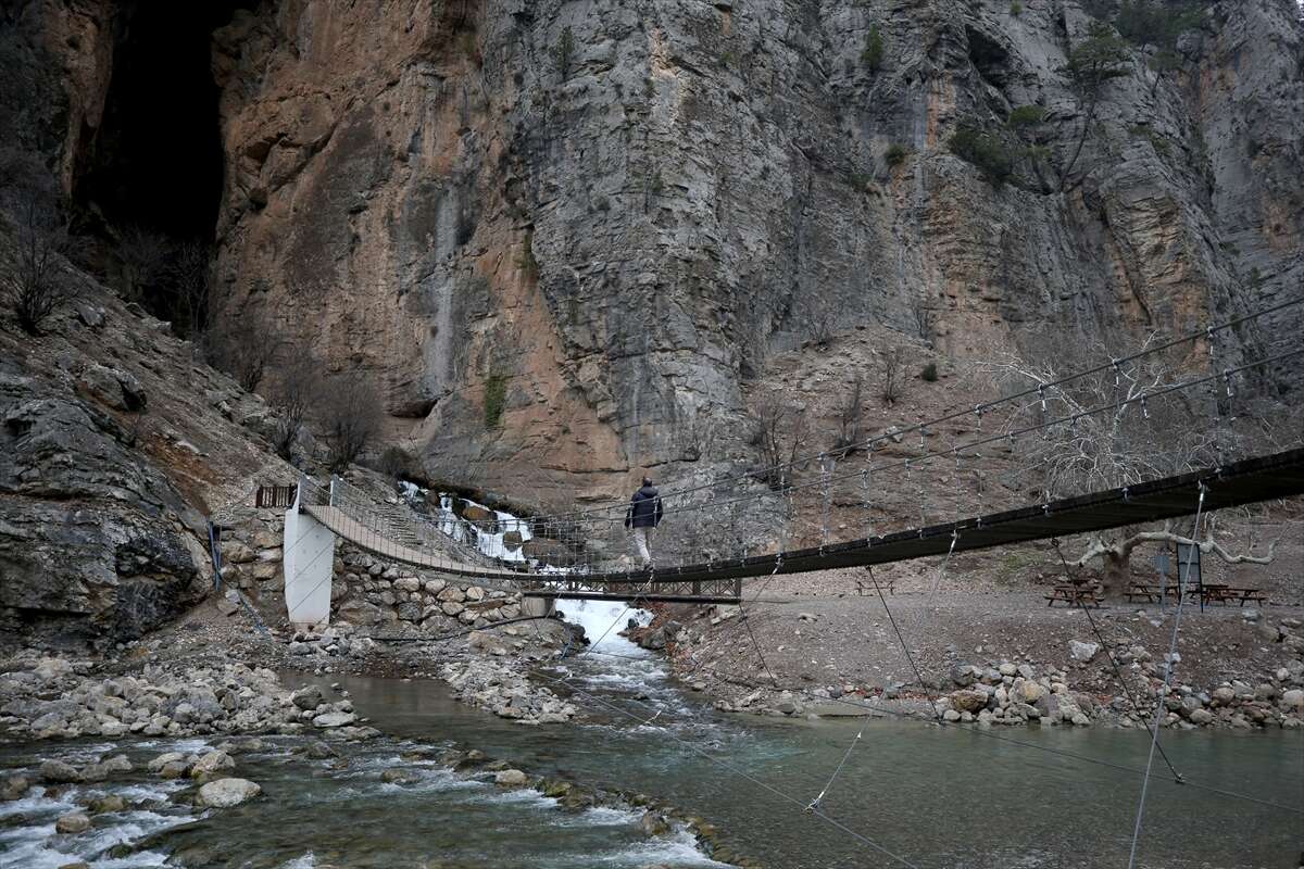 Göksu Şelalesi yeni asma köprüsüyle doğaseverlerin gözdesi oldu 2